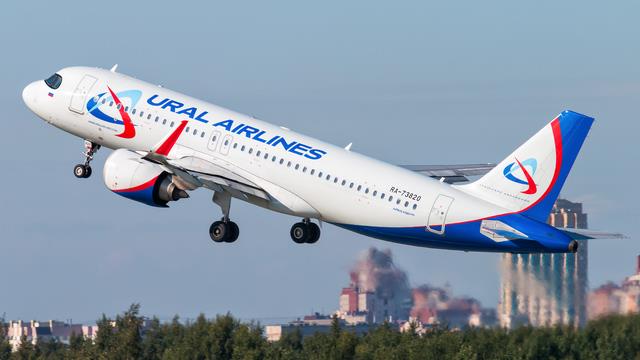 RA-73820:Airbus A320:Уральские авиалинии